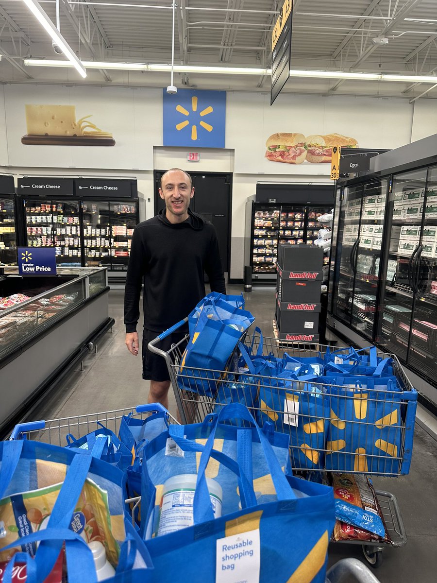 BeBetterBeDiff's tweet photo. Today was grocery drop-off day for our Legacy Foundation.

Feeding families in need of a little extra support. 

Thank you everyone who helps make this possible, your contribution is making a difference. 

To learn more how to get involved ⬇️

🔗https://t.co/JcQZmFizAZ https://t.co/vvqzJL2OvZ