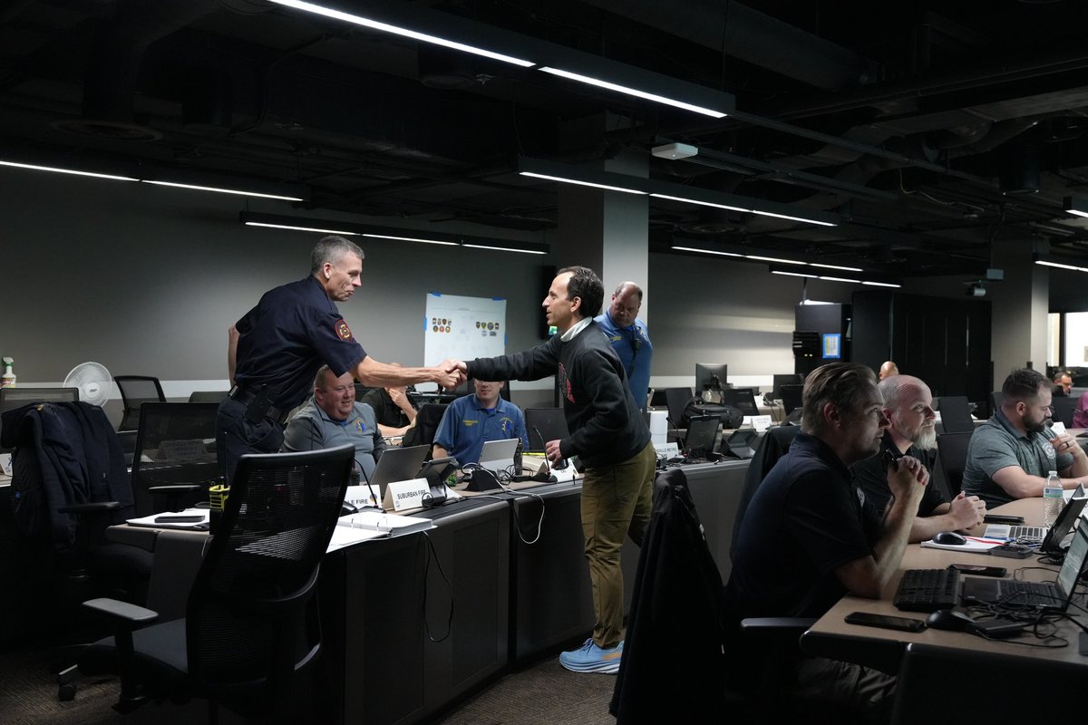 LouisvilleMayor's tweet photo. Louisville, if you see a first responder, @LouMetroES team member or someone from the @KyDerbyFestival today, please say thank you. These are the amazing folks working around the clock to ensure events like Thunder are safe so our families can have fun. https://t.co/qy9IOe9Njq