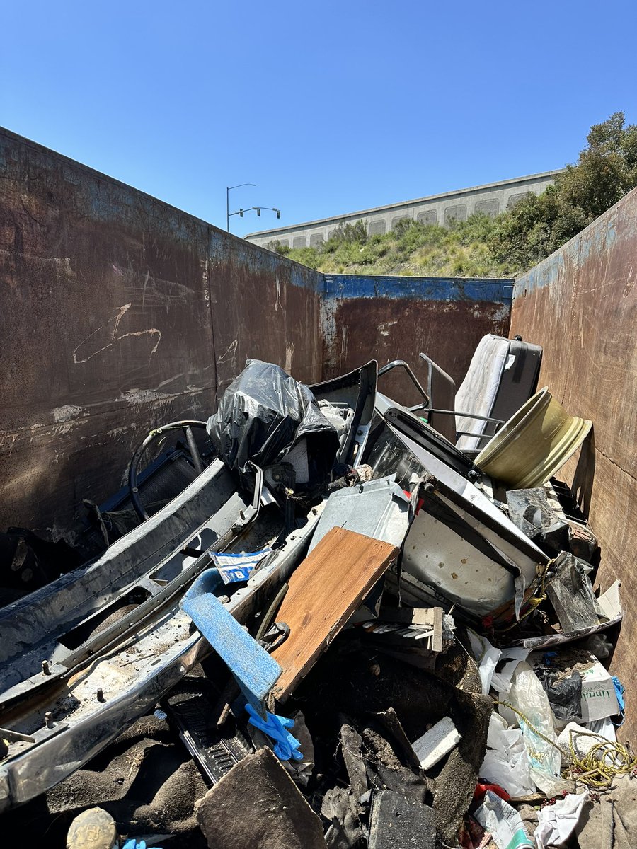 Thank you to the 135 volunteers who helped us remove 3,985 lbs of trash from Peñasquitos Creek in this year’s #CreektoBayCleanUp!🌍🌱@iloveacleansd