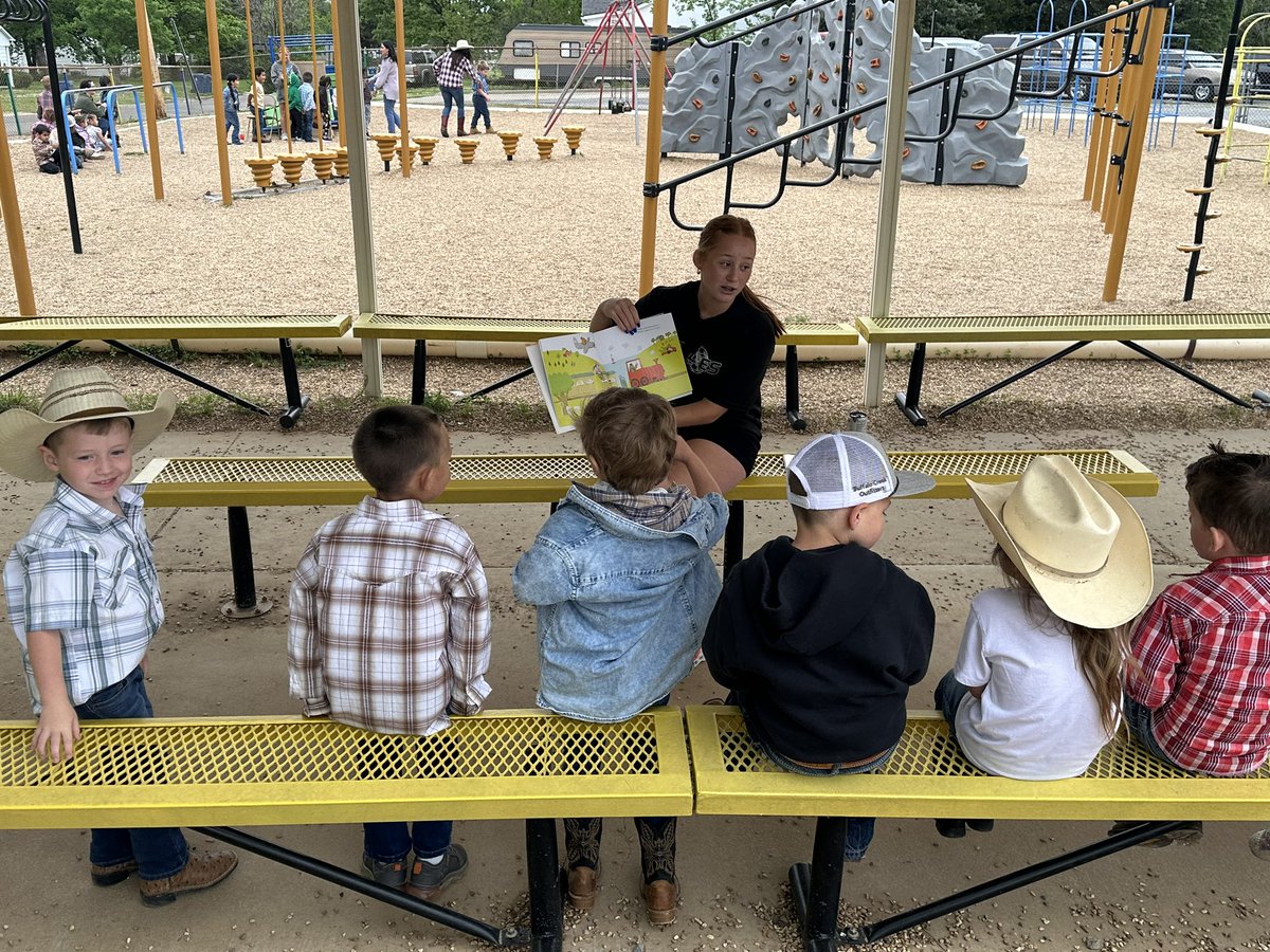 Yesterday we spent our day helping out at Will Rogers!!🤠🎨