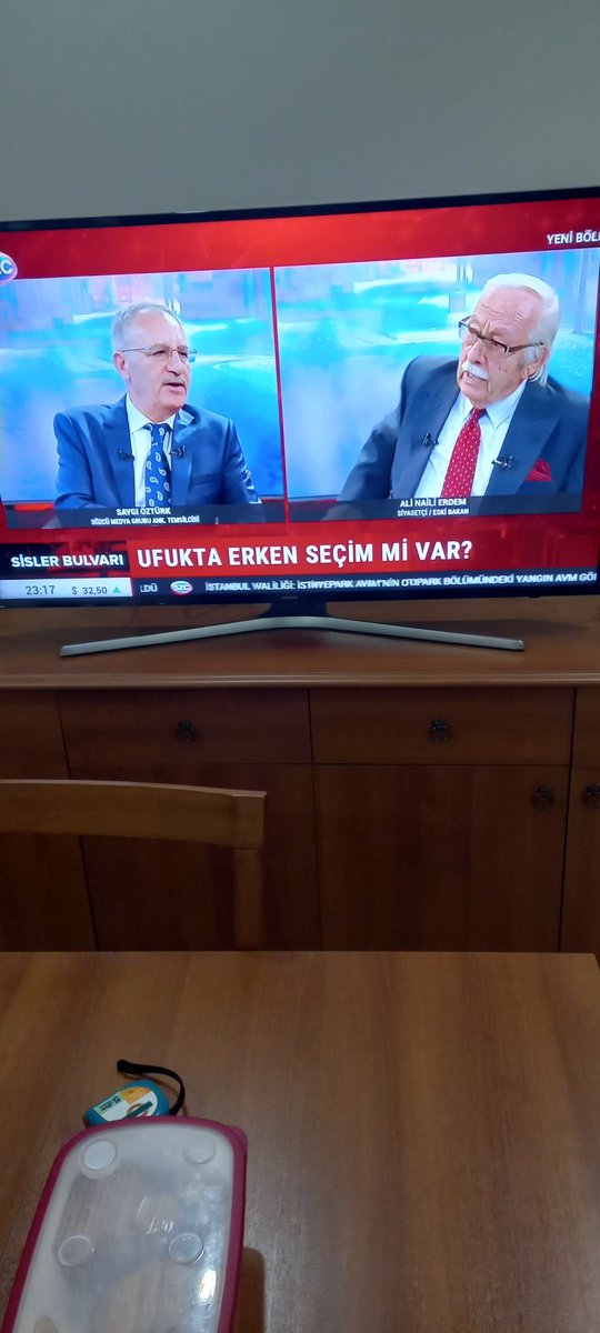 iusluer's tweet photo. Tesadüf Szc tv de Ali Naili Erdemli gördüm. 1975 yılında Üniversiteden mezun olurken Milli Eğitim Bakanı idi ve bizim mezuniyet törenimize gelmişti. Şu anda 97 yaşında imis. Maşallah zihni ve düşünceleri çok berrak. Allah sağlıklı uzun ömürler versin. https://t.co/Ku5pUI375t