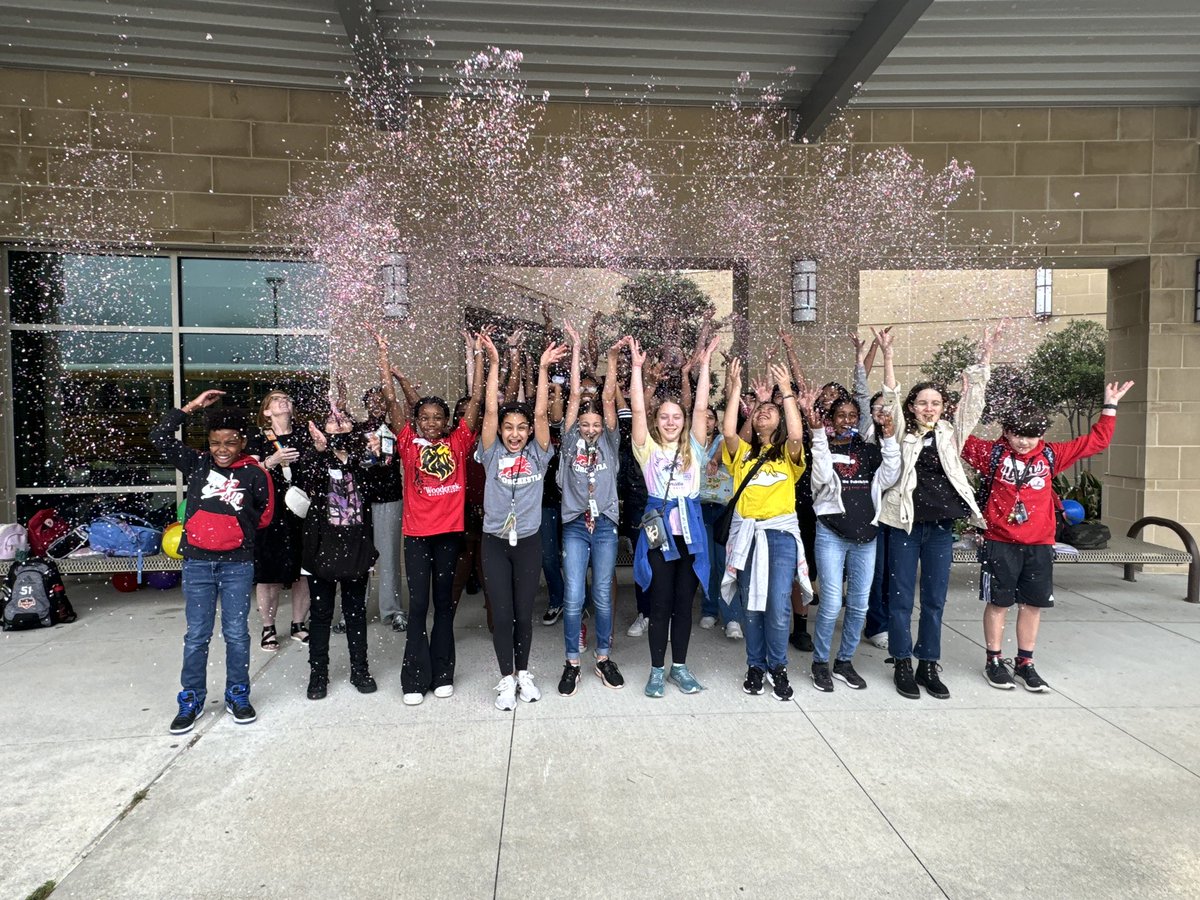 Confetti was the perfect way to end Jr VASE! I am so proud of WMS artists! #ShineALight #WMSRTB  #SendItOn #HumbleISDArtists #BeEliteWMS @HumbleISD_WMS @HumbleISD @VisualArtHumble @HumbleISD_Arts