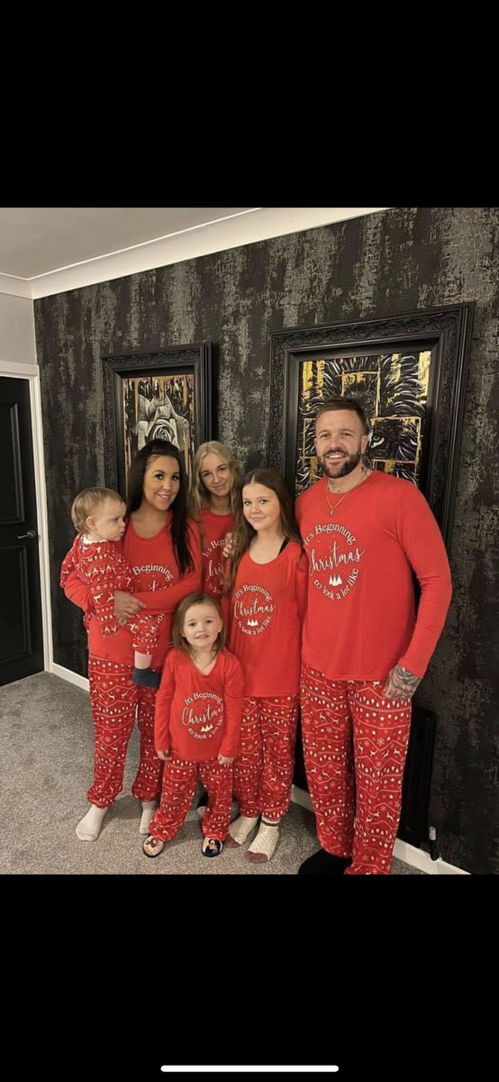 HallidayCarrie's tweet photo. Happy birthday @WillyGTattoo we love you!! Love from your crazy crew! 😘🥰❤️🎉 https://t.co/pJd6QSu0zy