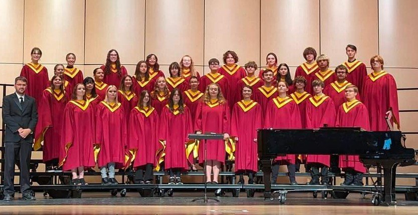 hwickersham1's tweet photo. Mr. Kithcart and the high school choir members earn top ratings at State today! Amazing performances in both categories 🎶🎶 https://t.co/4oymrEos7g