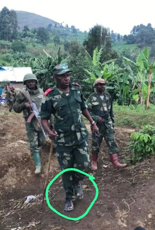 SugiraMireille's tweet photo. La sortie du leader @CNangaa à Rutshuru a créé une tension palpable chez les tribalistes de l'#UDPS.

Prennez l'exemple de l'une des brouettes les plus en vogue à Kin, Mr @kakese_leon.

Il se demande comment l'#AFC va prendre Kinshasa alors qu'il a échoué à prendre #Goma. Vraiment? 😂

La vérité est que l'#AFC n'a jamais attaqué Goma, jamais... Comment alors expliquer que Nangaa a échoué quelque chose qu'il n'a jamais essayé???? 🤔

La vérité est que l'Armée Révolutionnaire Congolaise de l'#AFC n'a jamais perdu une seule bataille! Jamais...

Goma tombera quand ce sera décidé. 

Goma tombera comme Bunagana...  

Vous vous rappelez quand les milliers des soldats FARDC ont dû fuir en Ouganda? Pour #Goma, la seule porte de sortie qui leur reste c'est Gisenyi au Rwanda! 😂

Goma tombera comme Rutshuru, Kiwanja, Kitchanga, Mushaki, Mweso, Nyanzale, Kibirizi, et les centaines d'autres zones sous le contrôle de lions.

Goma tombera et le général Cirimwami va fuir pour la deuxième fois. Vous vous rappelez quand il a perdu sa chaussure en fuyant #Kiwanja?

Goma sera sauvé, la RDC entière sera libérée.... 

S.M. ✍🏼