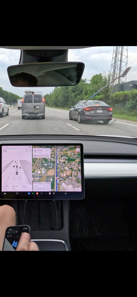 FSDEvolution's tweet photo. @HogDexterJR @Tesla @aelluswamy @elonmusk @wholemars @DirtyTesLa Nope, at least nothing on a screen https://t.co/x4kdhRvyK5