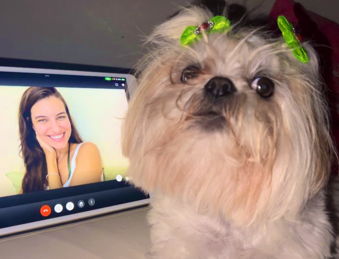 Selfie com a amiga dela 🥰