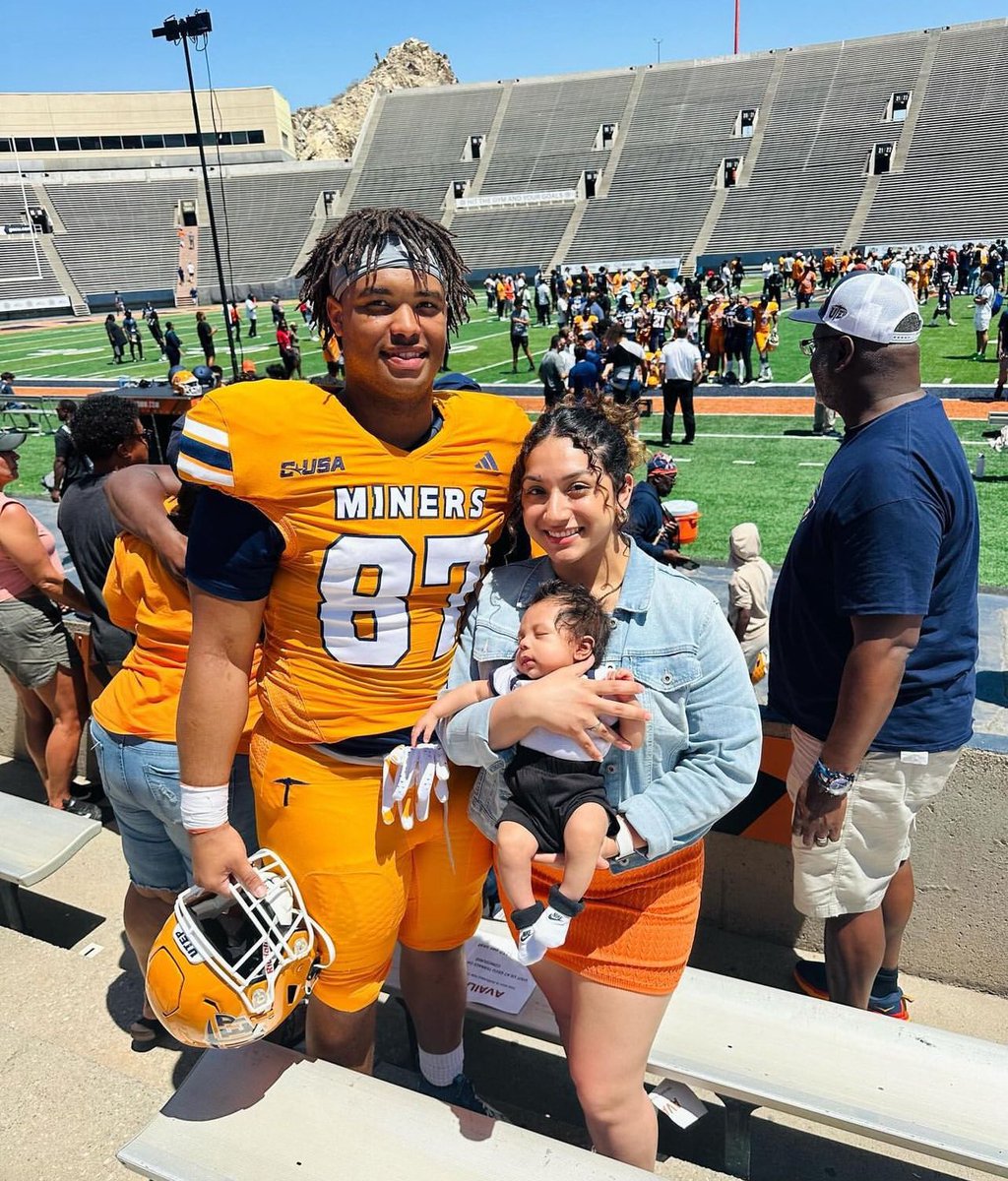 Class of 2024 and 2023 State Champion Martavious Collins and his family today at the UTEP spring game today. #ThePitt @QMccamey52 @JamoGriffith