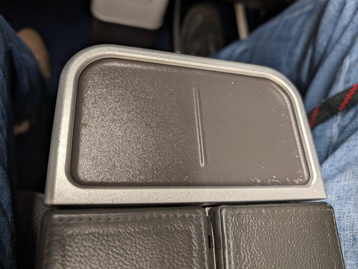 rex_thuh_king's tweet photo. @lufthansa the seats and tray tables on this long haul flight to Frankfurt are absolutely filthy. Looks like someone threw up on this seat and it hasn't been cleaned in the least. https://t.co/3RlYRmiVBr
