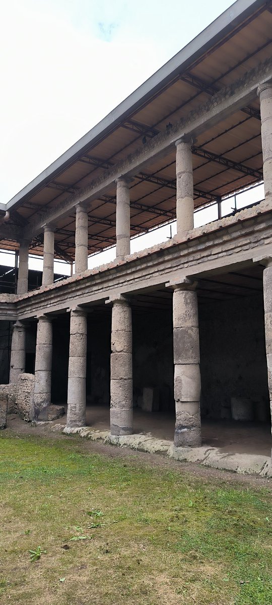 For #RomanSiteSaturday Let me introduce you Lucius Crassus Terzius (villa B) @ Torre Annunziata, close to @pompeii_sites 

#archeology #archeologia #Pompeii #Archaeology #arqueología #archeologie #italy #napoli #romanarchaeology #anticaroma