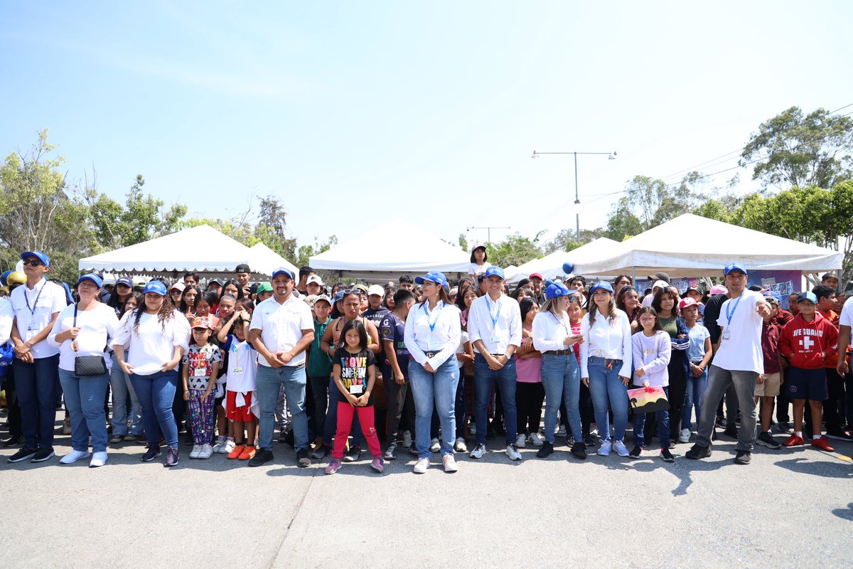 Continúa el festival de apertura del programa #jóvenesprotagonistas en el parque Erick Barrondo, gracias al presidente @BArevalodeLeon y representantes de otras instituciones que le dieron realce a la actividad. #GuatemalaAvanza #TuMides