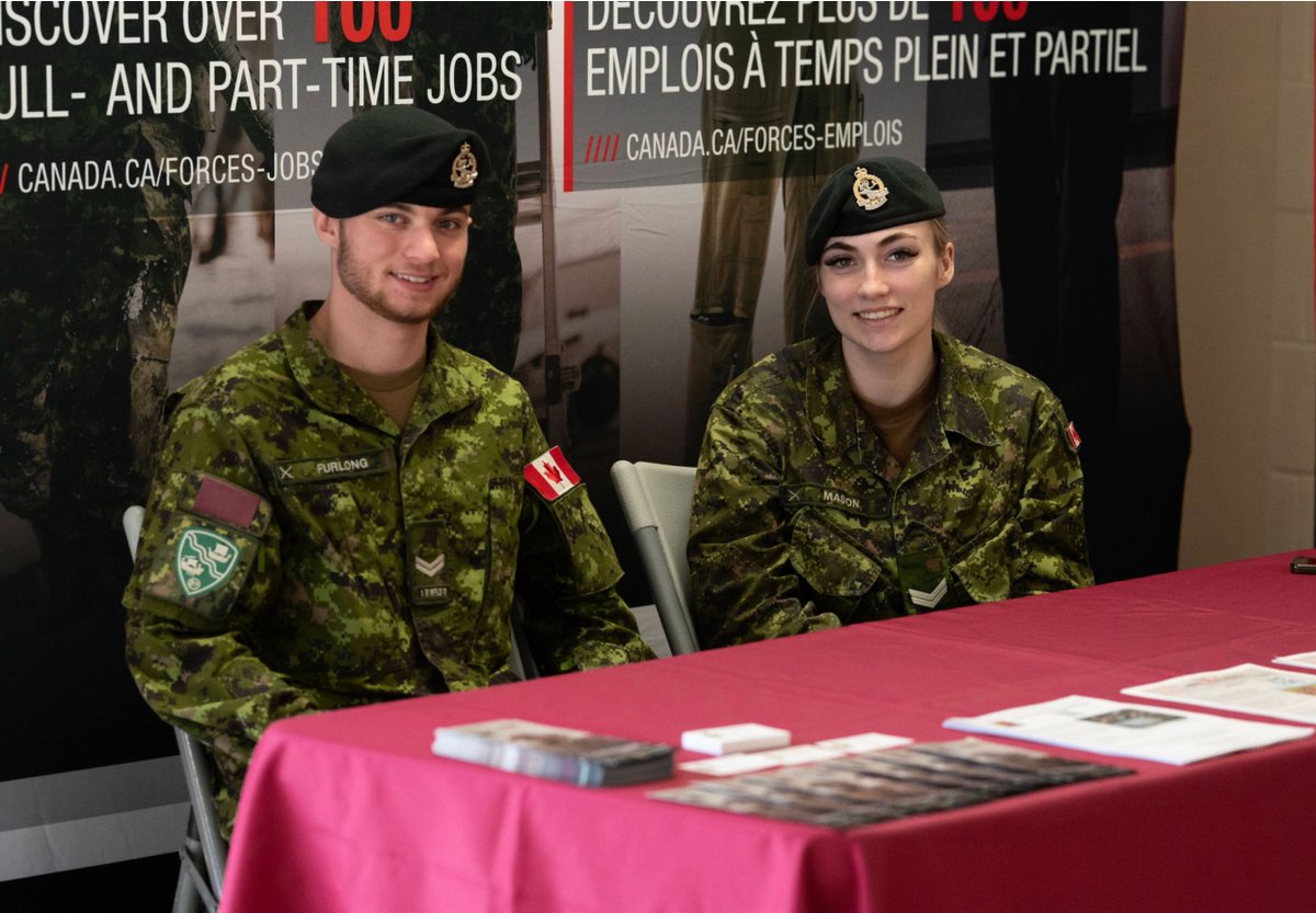 Thank you to Cpl Furlong and Cpl Mason for their outstanding work at the #RNFLDRHockey tournament this week. They put in long hours at the Recruiting desk & presenting Player of the Game awards without complaint. The future of the Regiment is in good hands! #RNFLDRHockey