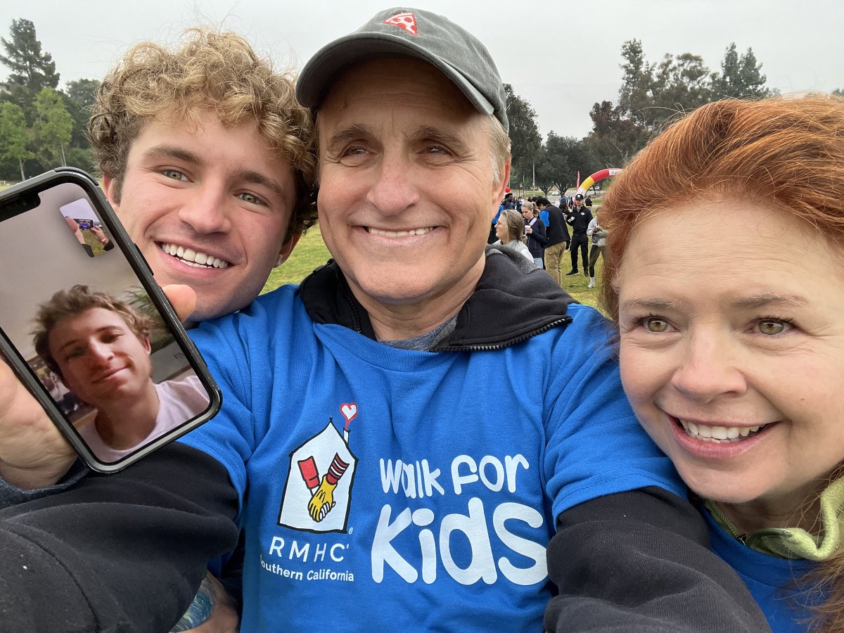 Did the RMHC Walk with my folks today. It’s a special cause that means a lot to us. Even Luke joined in from Chicago. Please support RMHC whenever you can! Thank you. give.rmhcsc.org/sean @rmhc
@rmhcsc #GivingBack