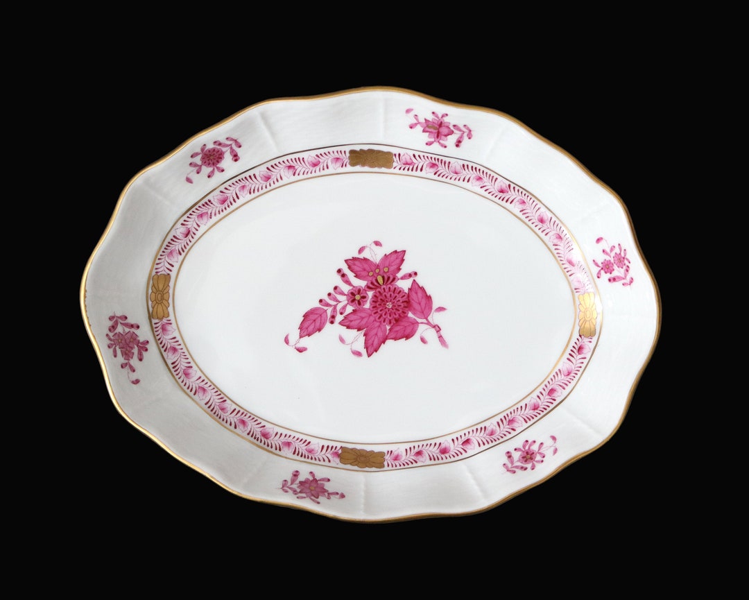 HEREND Small Oval Plate - Apponyi / Chinese Bouquet Pattern in Raspberry - HANDPAINTED Porcelain by ArmoireAncienne dlvr.it/T5nD5T #vintagebarware #luxuryhome #vintagegifts