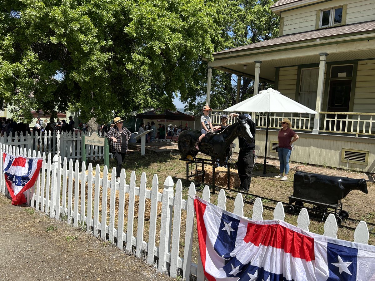 SCVCAM's tweet image. Scv Cowboy Festival, lots to do for free and many vendors, music, etc. 👍👍