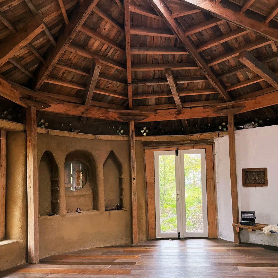We still have some places available on our Sunday am Yoga session at 10.00 - 11.00am in our beautiful cobhouse. Our Sunday Yoga sessions run by Yoga with Lizzie. Send us an email to meadoworchardproject@gmail.com to make a booking enquiry. Sessions are free. @goparkslondon