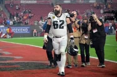 #lifelessons #takeOffRingsToCook #Eagles legend #JasonKelce lost his #SuperBowlring in a pot of chili: 🦅nj.com/eagles/2024/04…