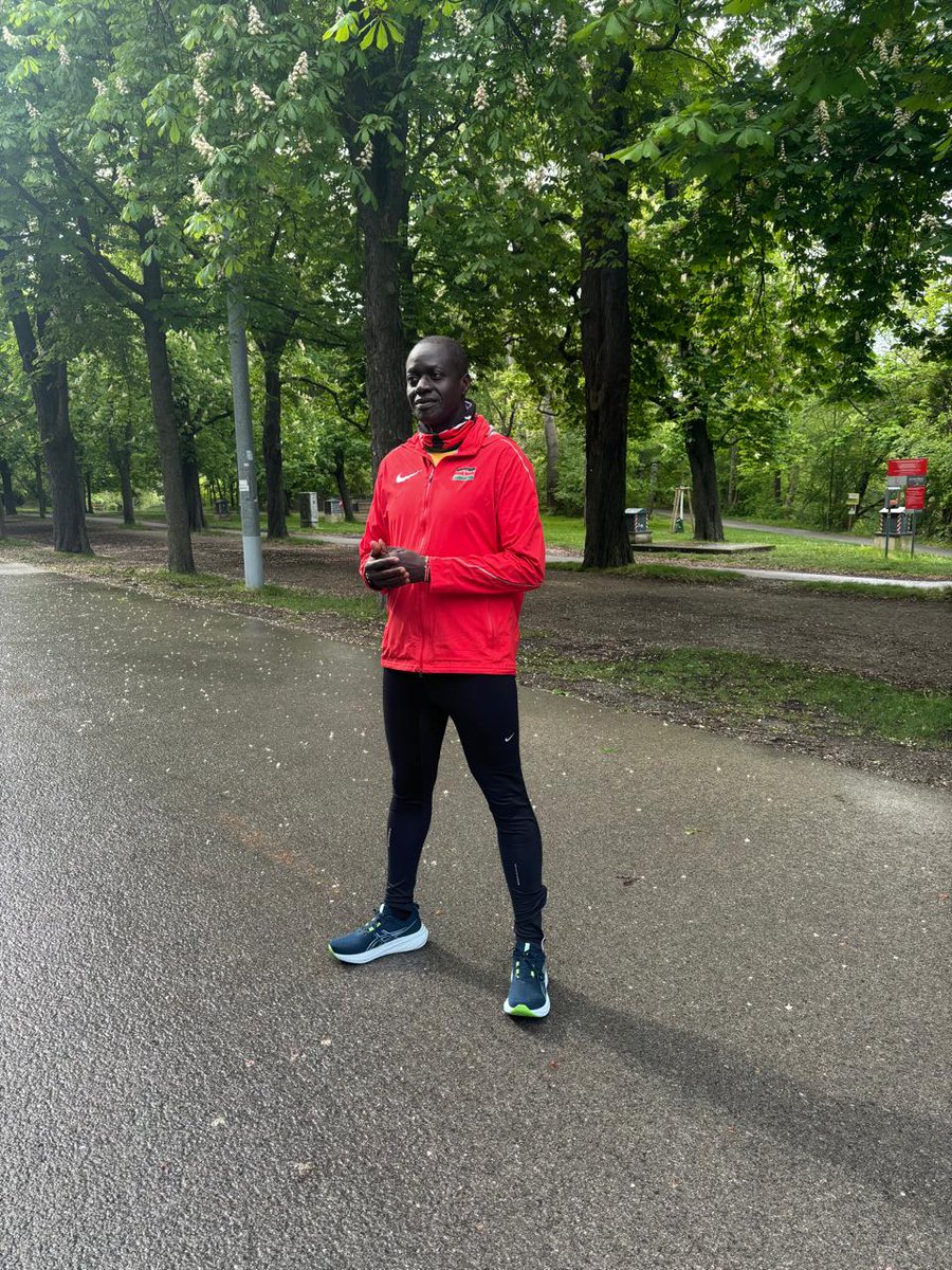 KenyaEmbVienna's tweet photo. Comments by H.E. Ambassador @MMakoloo ahead of his participation in the @Vienna_Marathon, tomorrow, 21st April 2024:
Full Transcript on the Embassy's LinkedIn: https://t.co/ycOOfaYiiR
Our best wishes to H.E the Ambassador and #TeamKenya! #GoKenya
@ForeignOfficeKE @Diaspora_KE https://t.co/TNSL1LsK9b