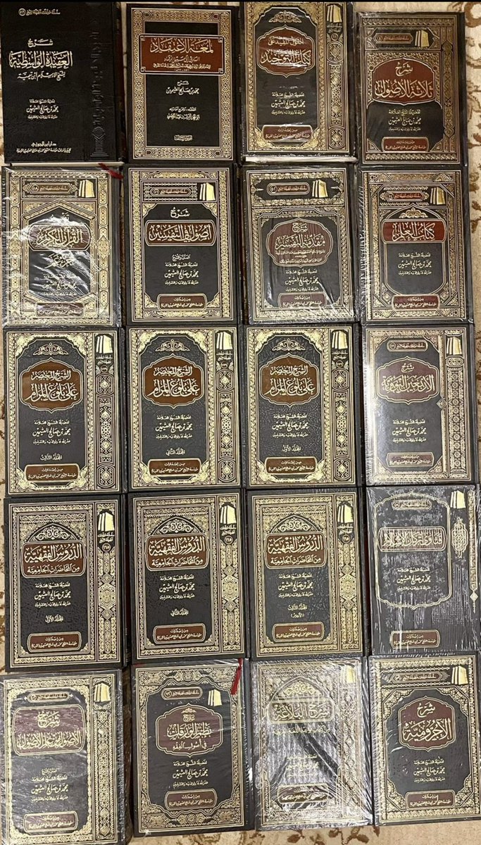 aamshaya's tweet photo. لو لم يكن في مكتبتك -بعد الوحيين- إلا هذه الكتب، مدة خمس سنين، لكفى بها منهلاً عذباً، وموردًا صافياً، يُرْوِي ويغني. https://t.co/YW9YIqNgPo