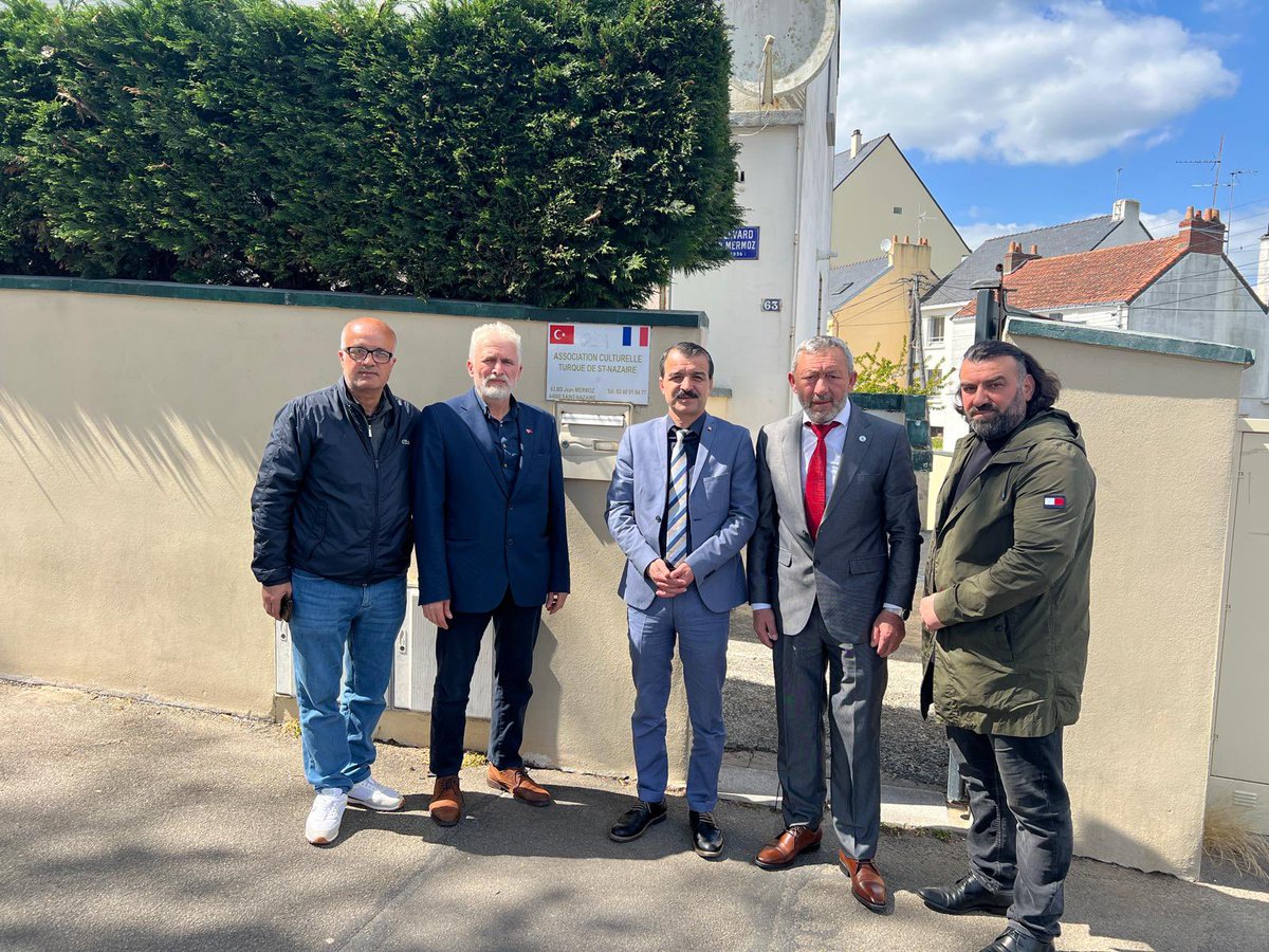 📍Nantes

Bölge ziyareti nedeniyle bulunduğumuz Nantes şehrinde Osmanlı Camimizi ziyaret ederek vatandaşlarımızla bir araya geldik. 

Mimarisiyle, sosyal alanlarıyla harika bir eser olmuş. 👏