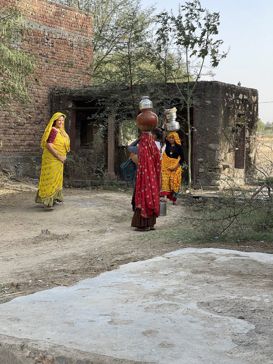 लोकतंत्र के महापर्व में मतदान बहुत ज़रूरी है ! आज कम मतदान को देखते हुए मैंने ख़ुद अपने बूथ के हर घर घर जाकर हर घर से हर वोटर को निकालकर मतदान के लिये प्रेरित किया ! हर घर से वोटर को ढूँढ ढूँढ कर घर से निकाल कर मतदान केंद्र पर पहुँचाया ! @AapkaMurarilal @SachinPilot