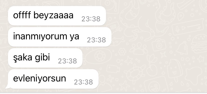 BeyzaGebes2's tweet photo. Yarın nikahım var ve çocukluk arkadaşımın bu olaya tepkisi😂 https://t.co/5qzvNhbLo0