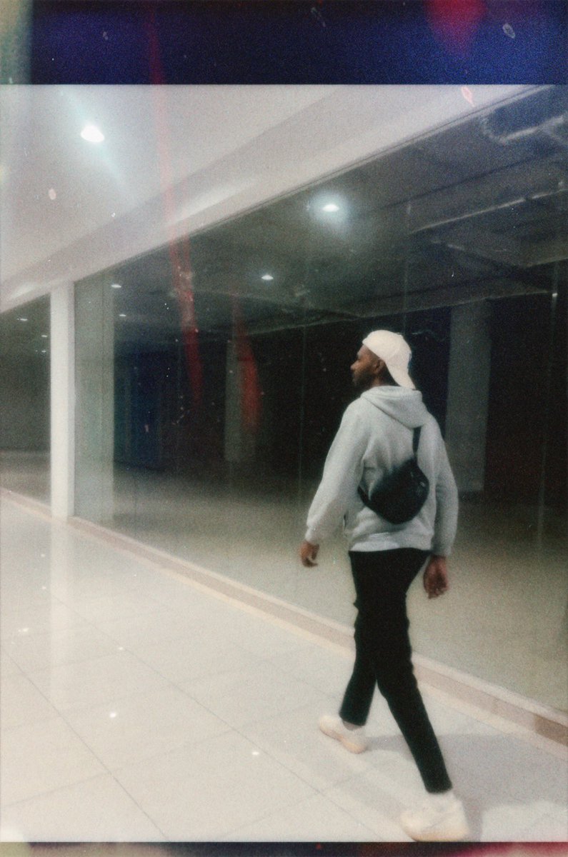 shivv__00's tweet photo. 🚶‍♂️ https://t.co/8OSZPEvJjj