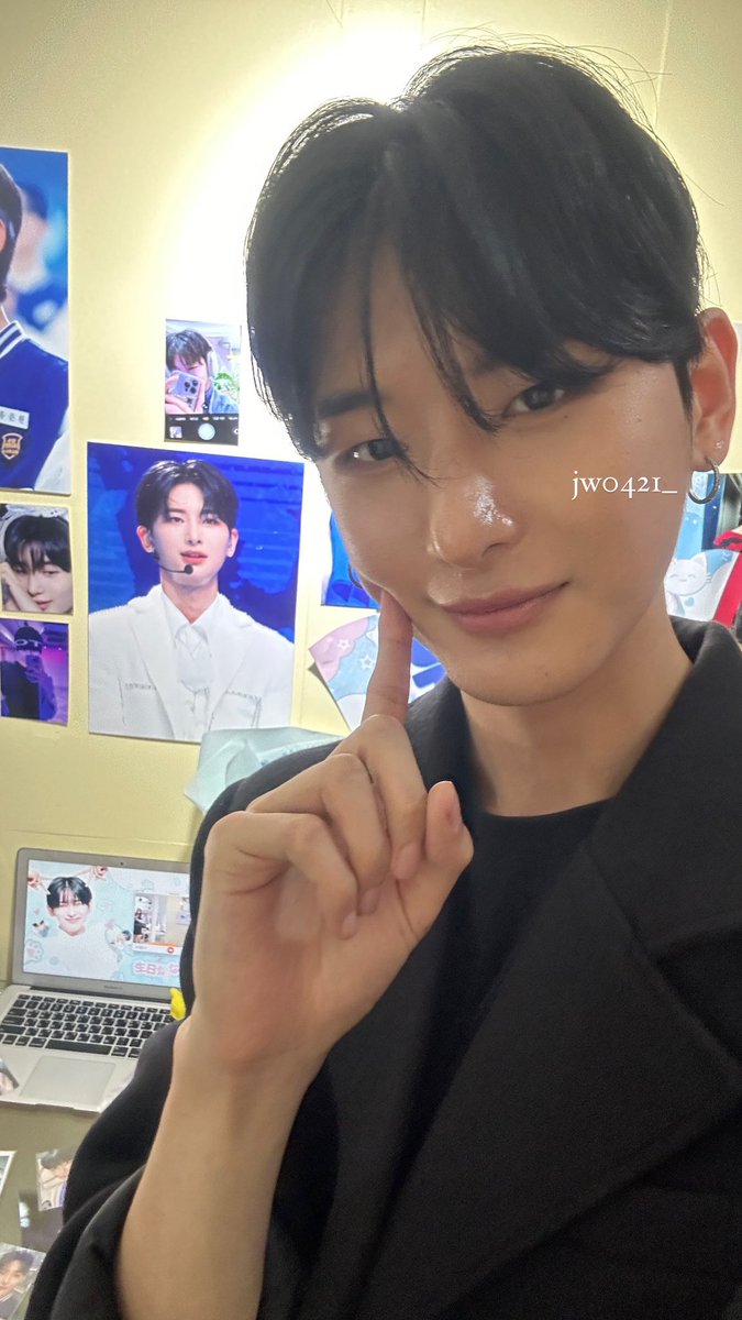 JUNWONFRANCE's tweet photo. ๐. 20.04.24 | ๐ฃ๐ต๐ผ๐๐ผ๐
Junwon a prit des selfie de lui avec le tรฉlรฉphone dโune Juel.๐
__โข
ยฉ๏ธ: @jw0421_
#JUNWON #์ค์ #์ ์ค์ #YUJUNWON #FANTASYBOYS #VOTEFORJUNWON https://t.co/nFJzGCa0TG