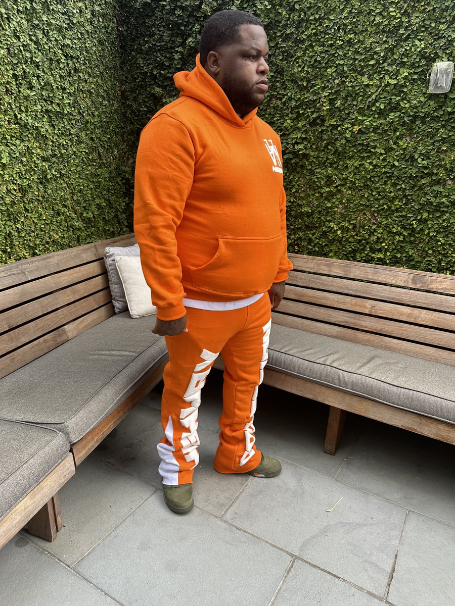 Doughboy__D's tweet photo. I look like a fucking model for big and handsome 😂🧡  #hwycollection https://t.co/FpkBxOSrZG