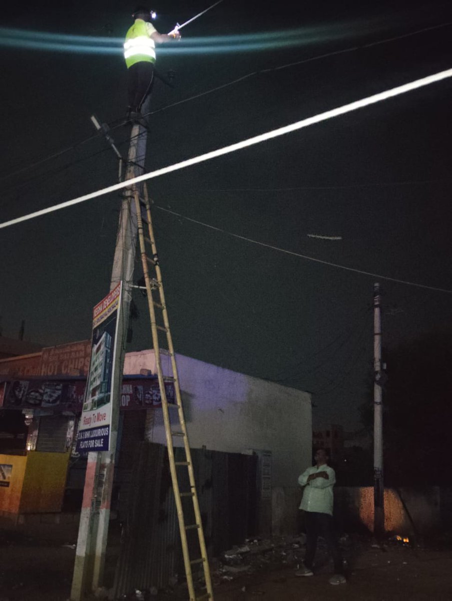 Sir, A car hit & damaged the 11KV pole at RL nagar area Ghatkesar road, due to that approximately 800 consumers got effected the power supply. TSSPDCL staff are attending the issue & restoring the power supply @TsspdclCorporat