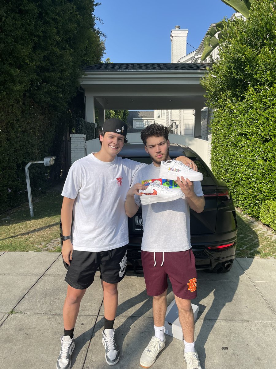 igobybart's tweet image. so cringe, surprised adin even liked ur little 4x4 finger paintings @samvbond