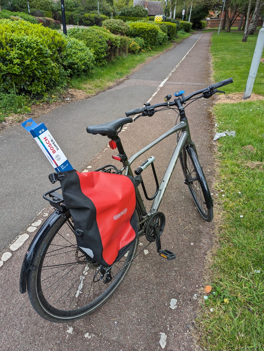 HPinder500's tweet photo. Who says a bicycle isn't practical?

I can even get windscreen wipers for my car by bicycle. https://t.co/4iRIqIL9bl