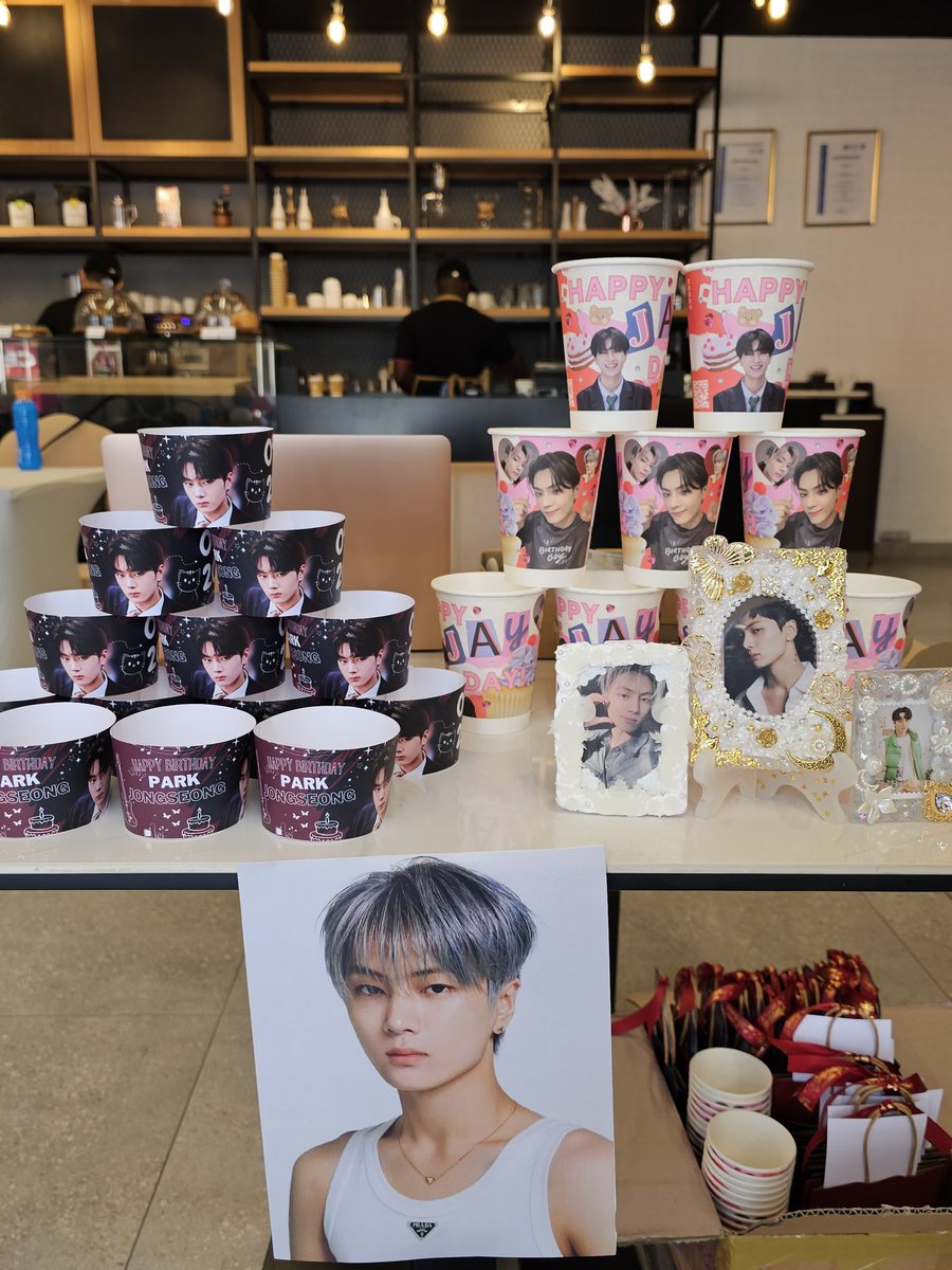 tinc_00's tweet photo. Thank you to all the beautiful UAE Engenes who came and celebrated with us on Jay's Birthday. Your presence made this event more meaningful. Hope you guys had as much fun as I did. 💙

See you on our next CSE! 🧡✨️🫶

#EnbillzEvents #HappyJayDay #HSLOVEwithJAY  #Kooky_Jay_Day https://t.co/apIruwtNHo