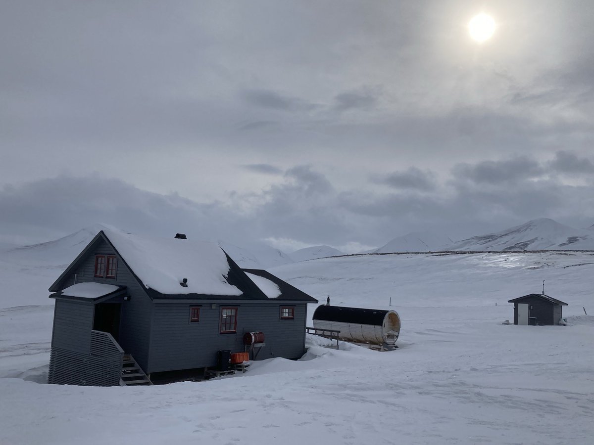 On top of the world at 78 degrees North in Svalbard with ⁦@dennisshirley⁩ & colleagues from ⁦@LearnLab1⁩ & #PILU before visiting the school on Monday. Nature feels so good. ⁦@perfinker⁩ ⁦@EducatorJess⁩ ⁦@RichLouv⁩ ⁦@LEGOfoundation⁩