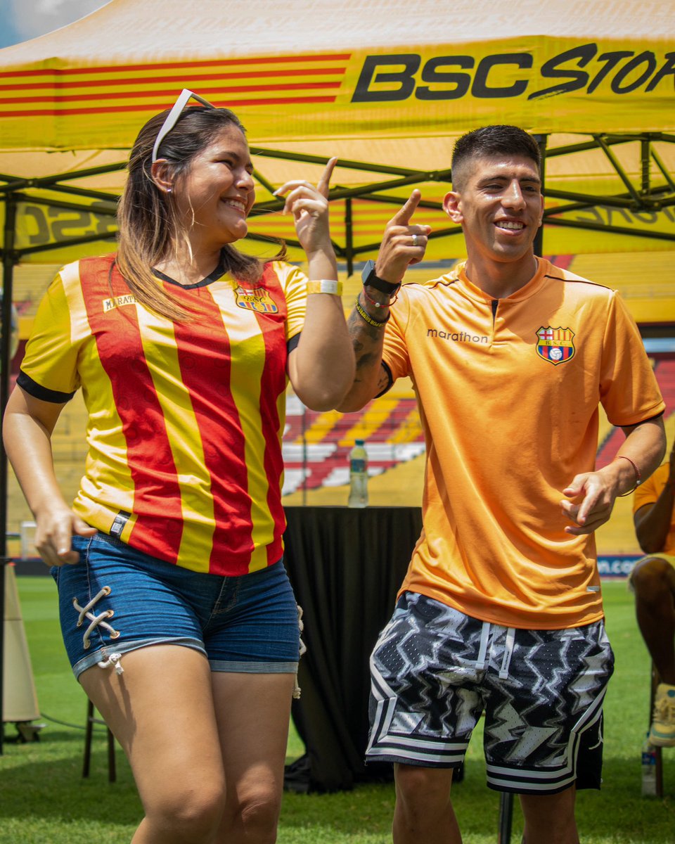 sociosbsc's tweet photo. Tírate qué? Tírate un paso 🔉🤪

Los #SociosCumpleañeros bailaron al ritmo de Braiian Oyola 😎

#BarcelonaSomosTodos + Sus Socios https://t.co/69amzFwuJM