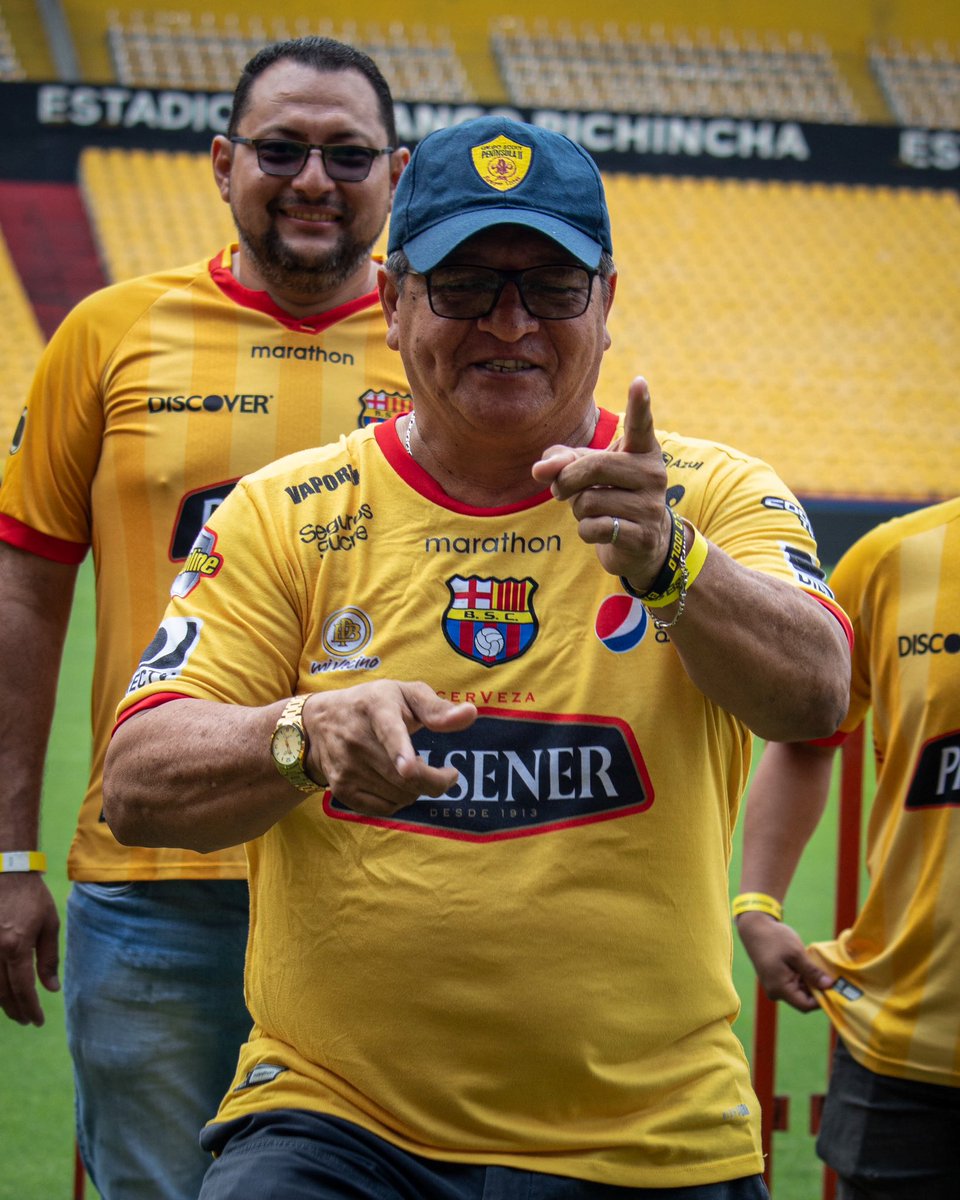 sociosbsc's tweet photo. Tírate qué? Tírate un paso 🔉🤪

Los #SociosCumpleañeros bailaron al ritmo de Braiian Oyola 😎

#BarcelonaSomosTodos + Sus Socios https://t.co/69amzFwuJM