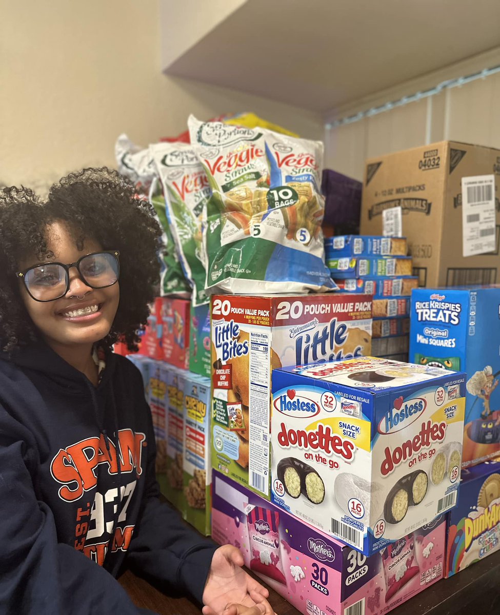 Yesterday we ran out of most of the snacks/meal items for #OpSnack. We ran and got enough stuff to get us through the weekend. But we urgently need a full restock. We have been seeing between 25-50 kids daily. 

Wishlist: amazon.com/hz/wishlist/ls…

Cashapp: $LittleMissFlint