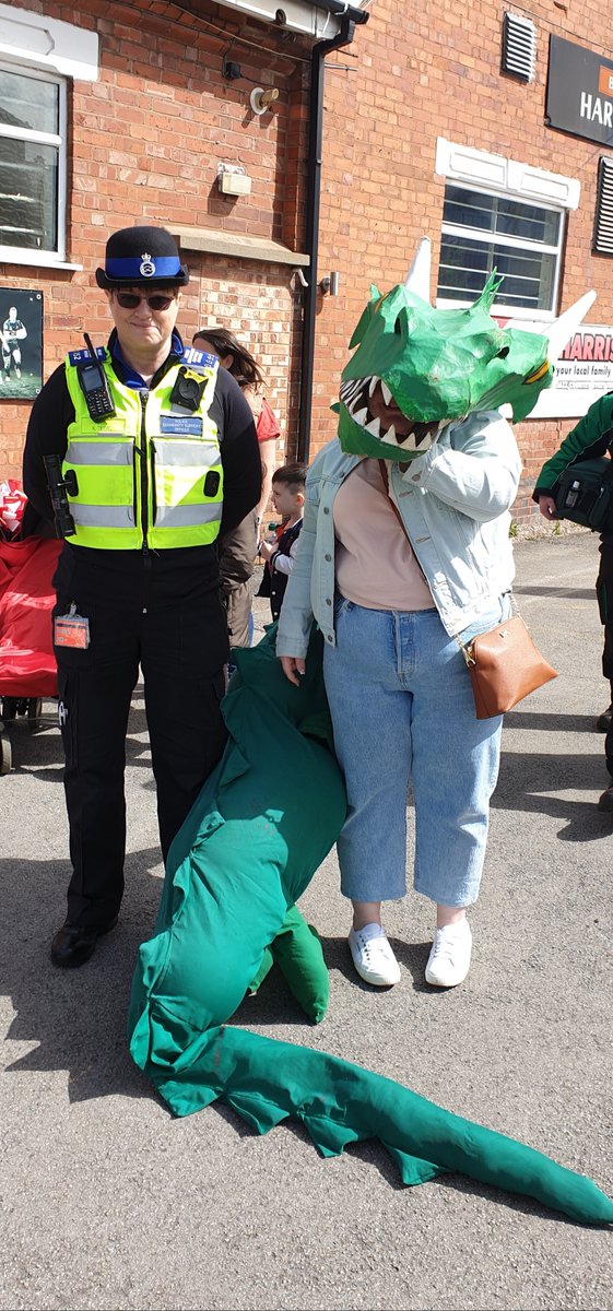 PCSO TERRY & PCSO NICHOLLS attended the #GreatWyrley Saint George's Day parade this afternoon. It was great to see so many people in attendance and to engage with the local community! #CommunityEngagement