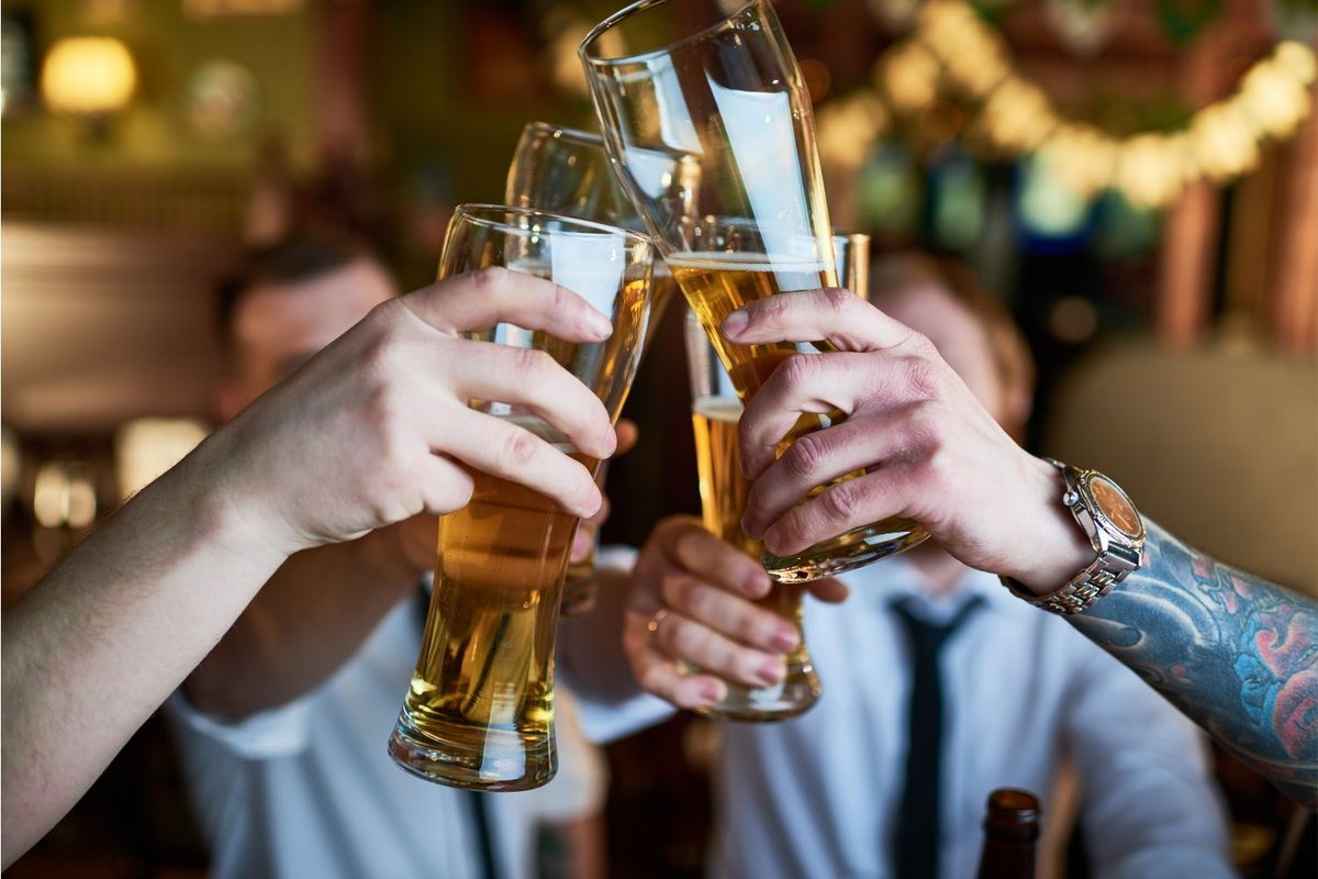 KingsHeadPoole's tweet photo. What's up guys n gals!
This is usually when i put the "last call for Sunday lunch" post but you've beaten me to it this week.
We're fully booked!!!
So massive thanks to all from us @ the Kings, and remember; There's always next week!
Cheers! 🍻
#KingHeadPoole #SundayRoast #Cheers https://t.co/4NEcaBV6eM
