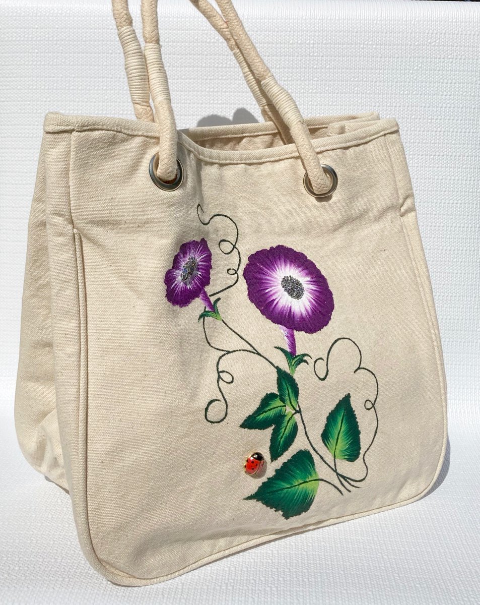 Check our this hand painted bag etsy.com/listing/969189… #handpaintedbag #totebag #reusablebag #SMILEtt23 #CraftBizParty #mothersdaygift #etsyshop #craftbag #marketbag