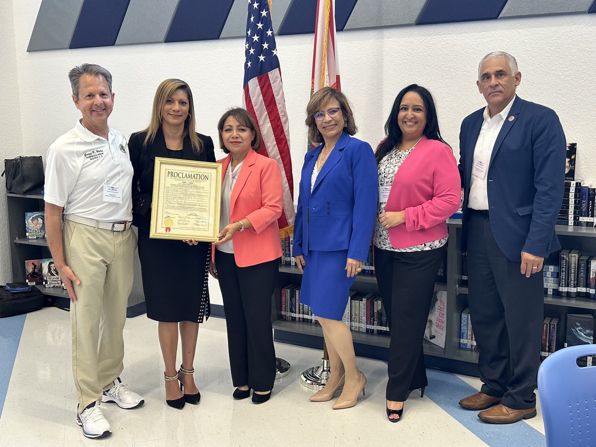 La Conferencia @Florida_ALAS fue todo un éxito. Tuvimos la participación de @alexandriayala @Dr_POrdonezF @Ed_Tierney1 @latinosinacti0n entre otros líderes del distrito. La secundaria @DrGarciaHS recibe donación. @GreggPbc hace reconocimiento a @Florida_ALAS