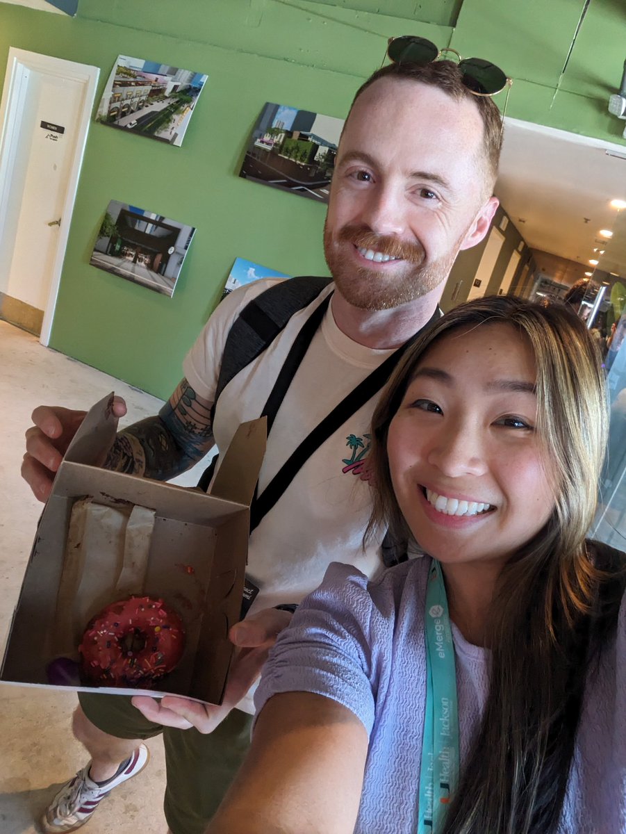 🍩🥰 @chancethedev is THE MVP of @ReactMiamiConf donut++