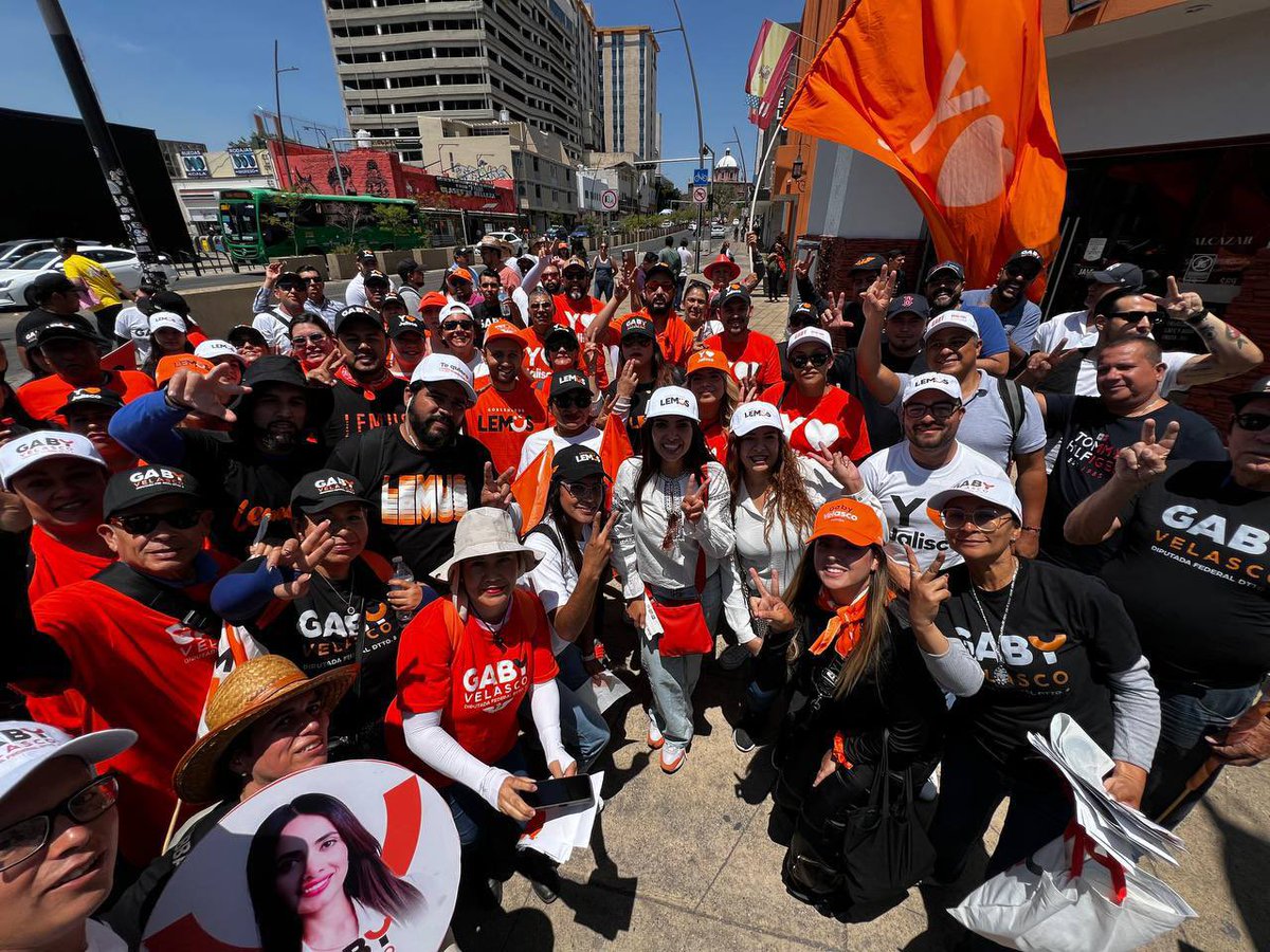 ¿Ya tienes tu calca ganadora? 🤔🧡 Esta mañana nos lanzamos a la Calzada Revolución y la Calzada Independencia Sur y se armó un gran ambiente. 🙌🏼 Mantente pendiente de los siguientes puntos en donde estaremos para poder saludarte y tener tu calca ganadora 🧡🍊