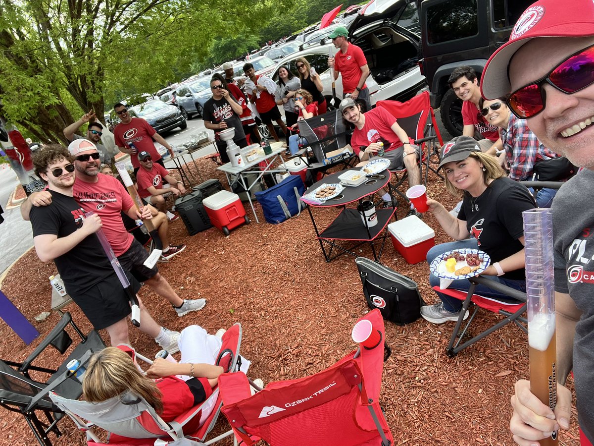 FinesDanny's tweet photo. #caniactailgates #CauseChaos https://t.co/CNdxvUxpHp