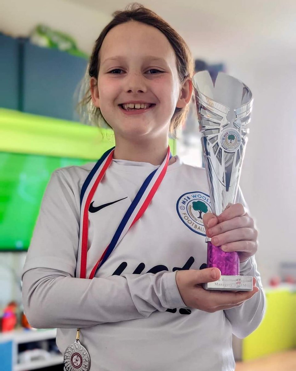 Hey guys!!! 😁 If you can't tell I'm in a VERY good mood because...I got #POTM! AND I scored a goal in the first two minutes! So happy, now got parents #POTM for 2 weeks in a row 💗