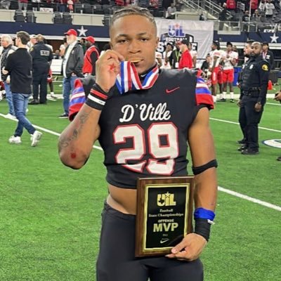 Incoming freshman #LSU RB Caden Durham just ran a 10.45 100 meter to win🏅medal honors. Durham enrolls as a Tiger in late May....what an insane athletic skillset & yet another footballing artist out of Duncanville.