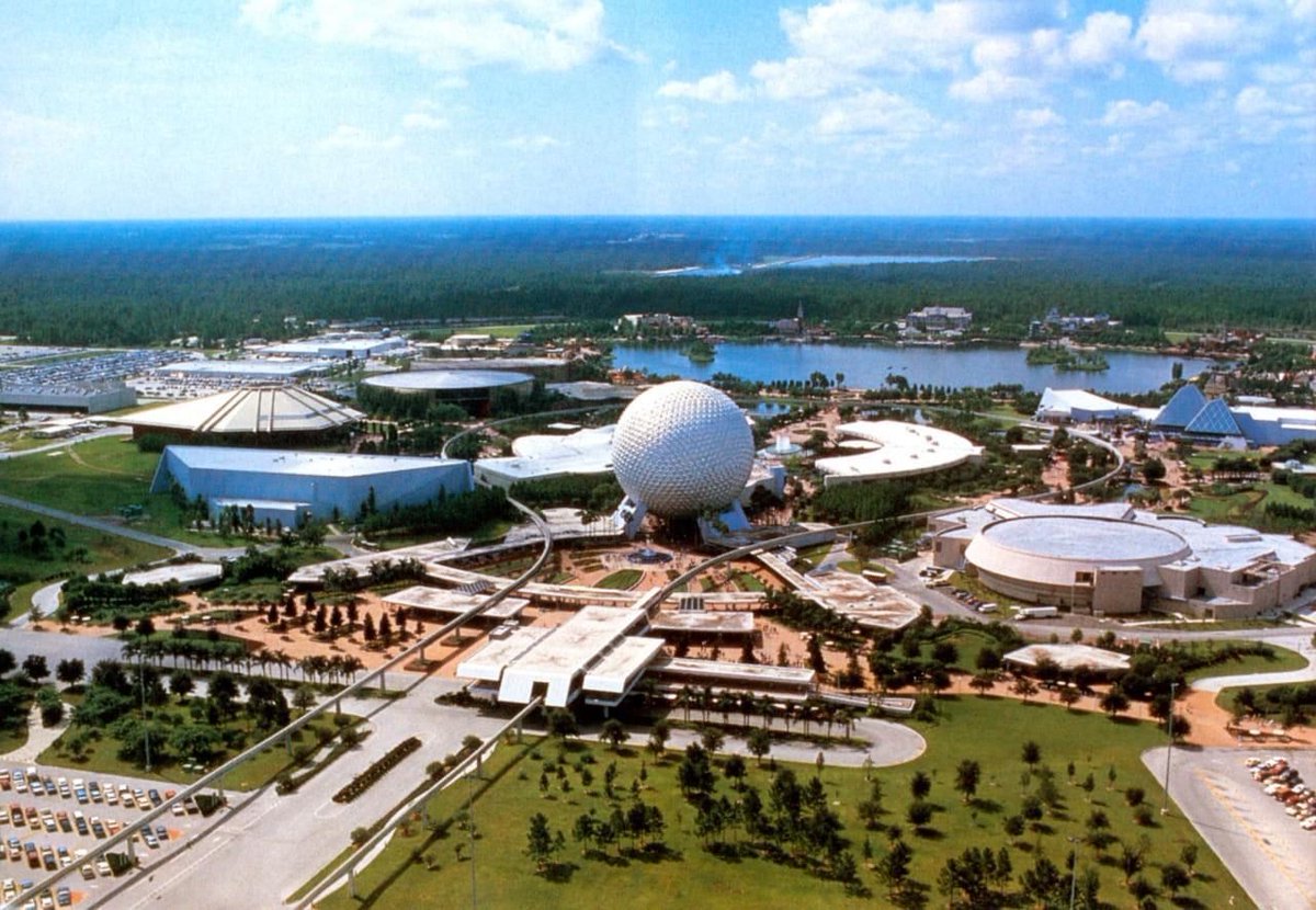 Aerial view of EPCOT Center from the 1980s with a great view of the former Horizons pavilion. Also, I love how the foliage hasn’t quite martyred just yet. It really makes all of the pavilions look MASSIVE