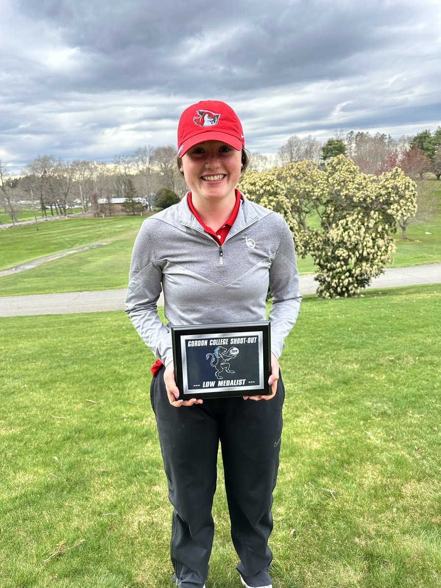 Big congrats to freshmen Madi Mousley for being the medalist of the match! Also shoutout to Bianca Bostwick for scoring her lowest round yet! Great day on the golf course!