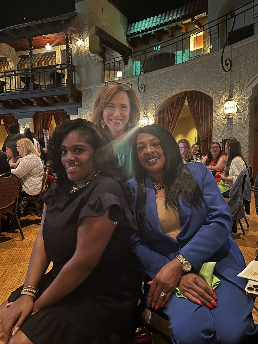 lynnhouse's tweet photo. Last night @themindtrust Celebrating Ed Innovation event, I reunited w/precious @TheOaksAcademy friends. Many wise words were spoken by @BBrownIndy &amp; @Shannon_Indy but the theme that ran thru it all echoed one of the Oaks values (seen here) #relationshipsfirst 2024/2011 https://t.co/x1hpVU0E0H