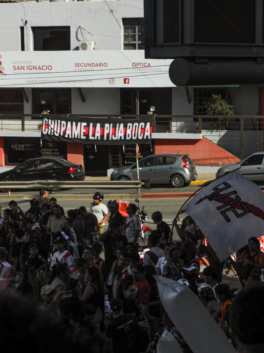 RenzoGRP's tweet photo. les dejo unas fotitos de river llegando al hotel https://t.co/rC4T3ObEbG